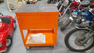 Lot 118 - MOBILE ORANGE TOOL CABINET