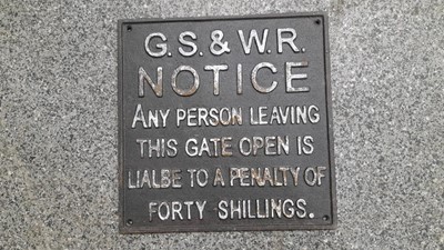 Lot 183 - CS & WR NOTICE CAST SIGN