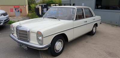 Lot 529 - 1970 MERCEDES 220