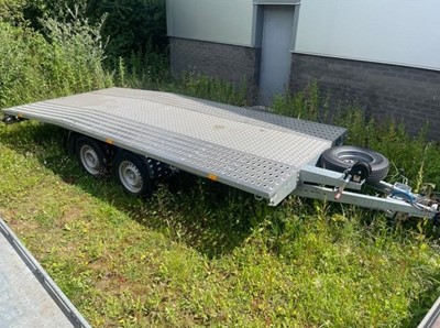 Lot 54 - TWIN WHEELED CAR TRANSPORT TRAILER