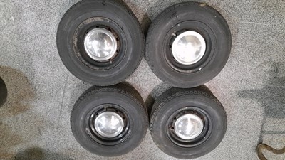 Lot 1 - MK1 MINI COOPER /S WHEELS & TYRES , HUB CAPS