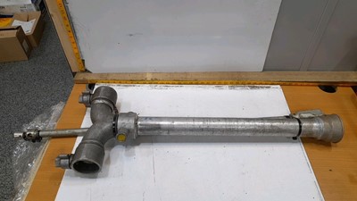 Lot 284 - STAND PIPE BLACK CAP BAR & KEY