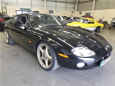 Lot 93 - 2000 JAGUAR XKR