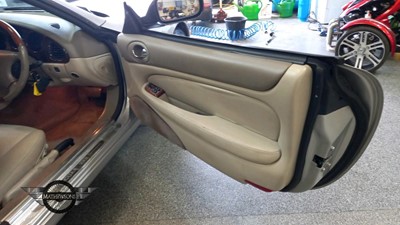 Lot 213 - 1999 JAGUAR XK8 CONVERTIBLE AUTO