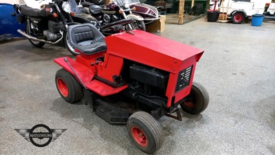 Lot 8 - WESTWOOD 8HP RIDE ON MOWER