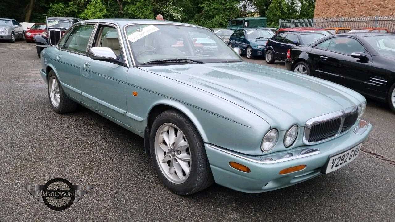 Lot 173 - 1999 JAGUAR XJ8 AUTO
