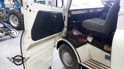 Lot 650 - 1972 AUSTIN MORRIS JU