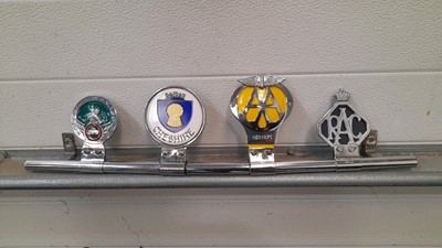 Lot 125 - BADGE BAR & BADGES