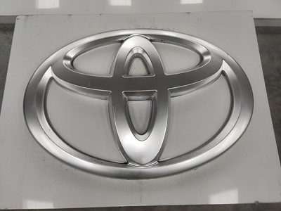 Lot 89 - TOYOTA 3D LOGO