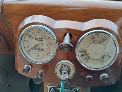 Lot 177 - 1947 TRIUMPH 1800