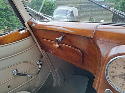 Lot 177 - 1947 TRIUMPH 1800