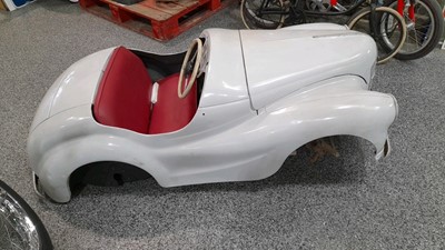 Lot 17 - J40 PEDAL CAR WHITE