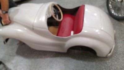 Lot 17 - J40 PEDAL CAR WHITE
