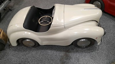 Lot 121 - J40 PEDAL CAR CREAM