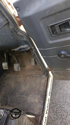 Lot 106 - 1990 LAND ROVER 127