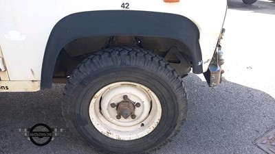 Lot 106 - 1990 LAND ROVER 127