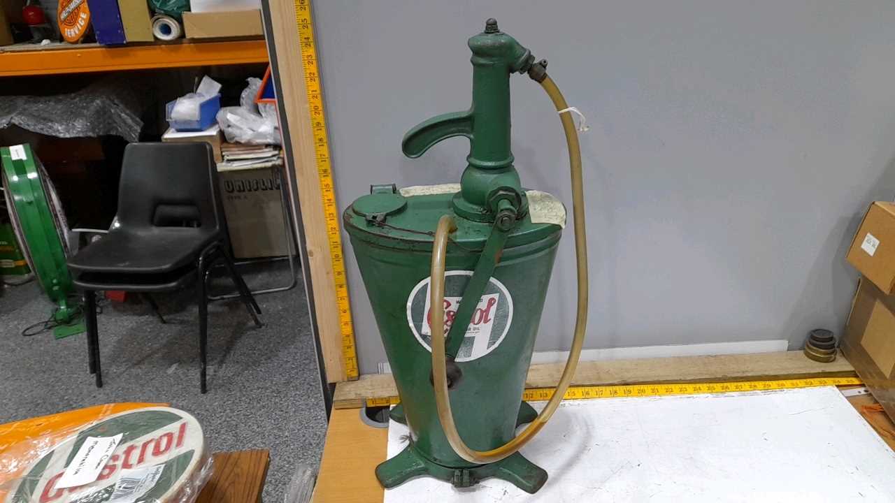 Lot 117 - GREEN CASTROL OIL PUMP