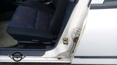 Lot 562 - 1997 MITSUBISHI CARISMA GLI