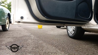 Lot 562 - 1997 MITSUBISHI CARISMA GLI