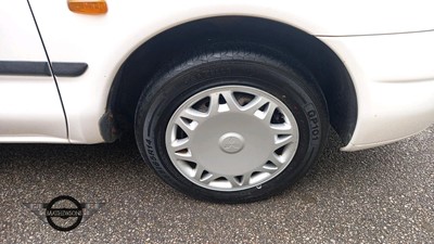 Lot 562 - 1997 MITSUBISHI CARISMA GLI