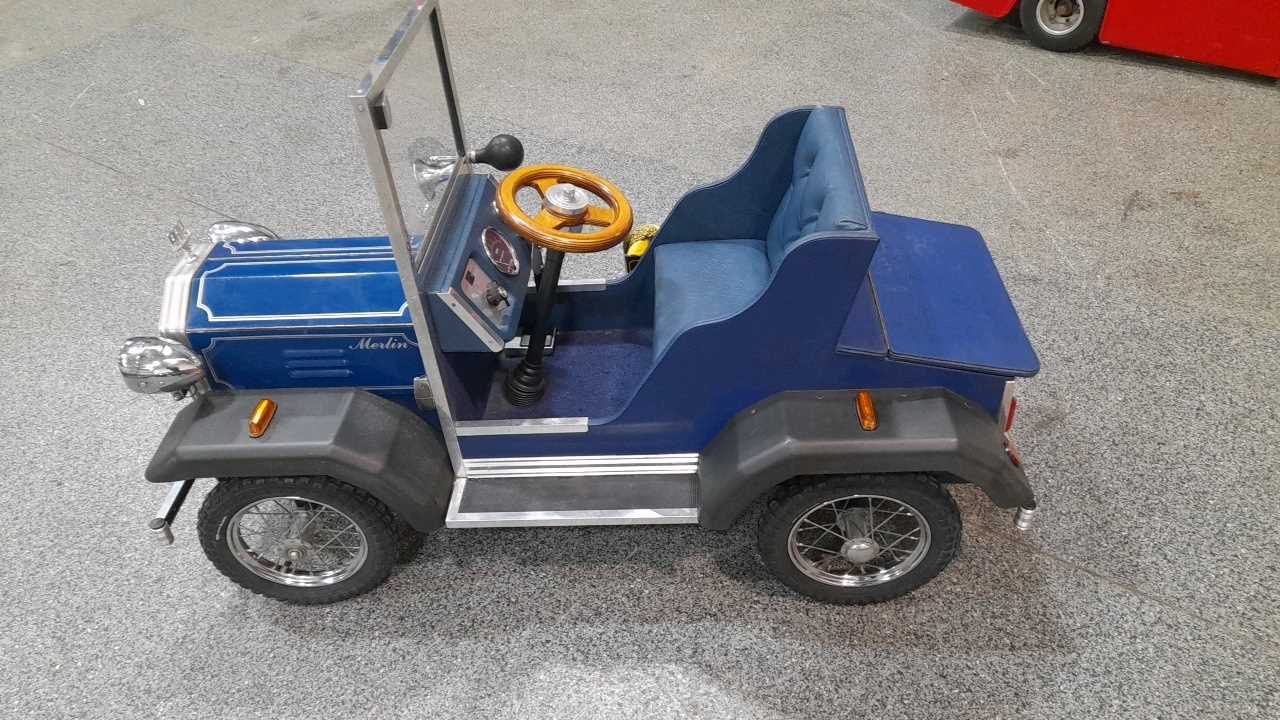 Lot 2 - KINDER MERLIN COACH BUILT CHILDS BATTERY CAR