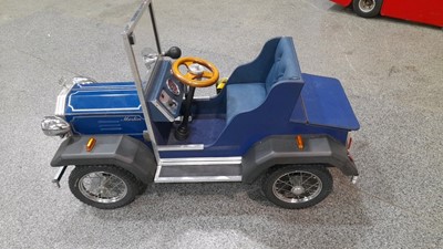 Lot 2 - KINDER MERLIN COACH BUILT CHILDS BATTERY CAR