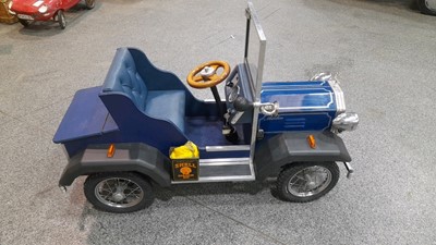 Lot 2 - KINDER MERLIN COACH BUILT CHILDS BATTERY CAR