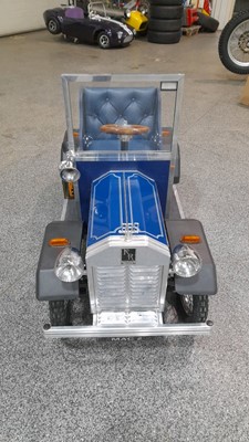 Lot 2 - KINDER MERLIN COACH BUILT CHILDS BATTERY CAR