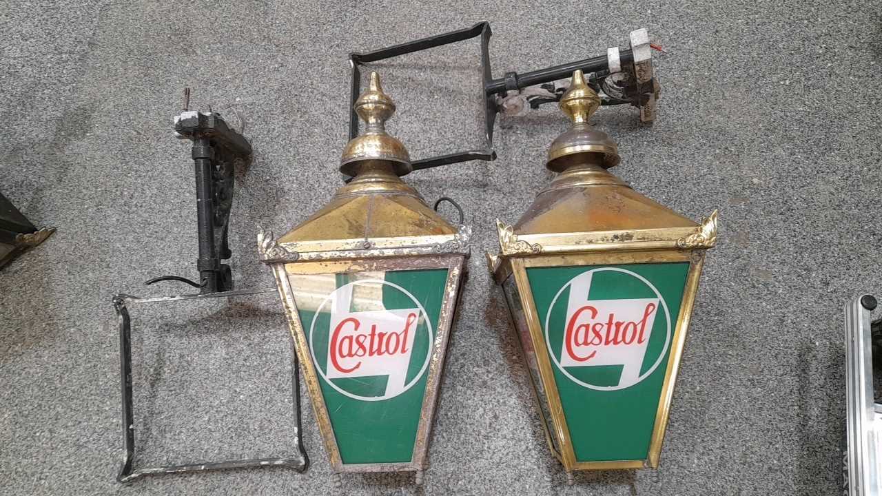 Lot 159 - PAIR OF CASTROL BRASS LIGHTS WITH BRACKETS