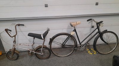 Lot 163 - 2X BICYCLES  1X HALFORDS LADIES & 1X RALEIGH TOMOHAWK