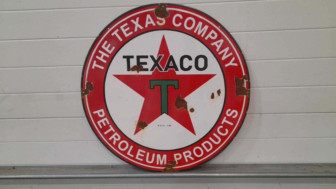 Lot 263 - THE TEXAS COMPANY TEXACO PETROLEUM PRODUCTS ENAMEL SIGN 30" DIA