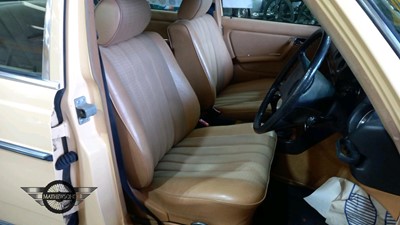 Lot 116 - 1982 MERCEDES 200