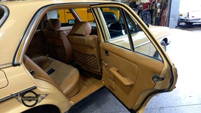 Lot 116 - 1982 MERCEDES 200