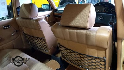 Lot 116 - 1982 MERCEDES 200