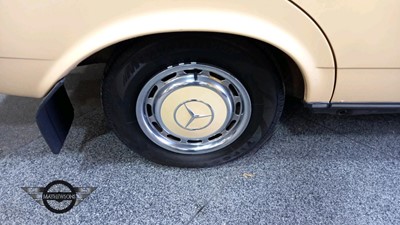 Lot 116 - 1982 MERCEDES 200