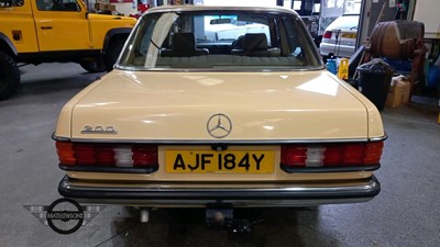 Lot 116 - 1982 MERCEDES 200