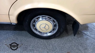 Lot 116 - 1982 MERCEDES 200