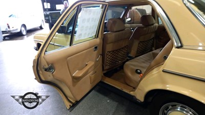 Lot 116 - 1982 MERCEDES 200