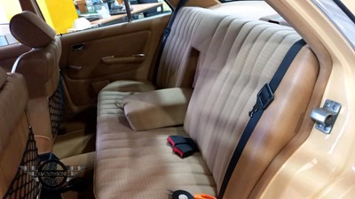 Lot 116 - 1982 MERCEDES 200