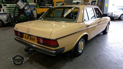 Lot 116 - 1982 MERCEDES 200