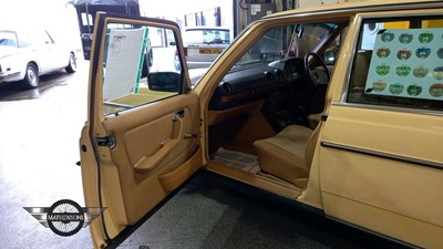 Lot 116 - 1982 MERCEDES 200