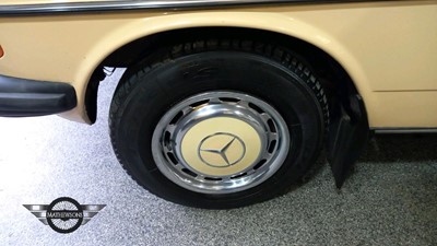 Lot 116 - 1982 MERCEDES 200