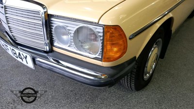Lot 116 - 1982 MERCEDES 200