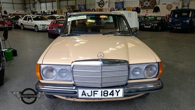 Lot 116 - 1982 MERCEDES 200