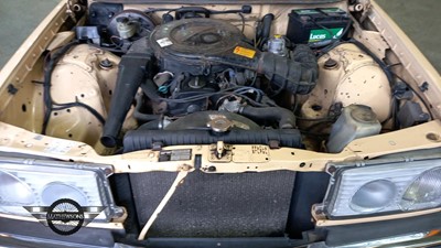 Lot 116 - 1982 MERCEDES 200