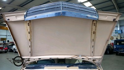 Lot 116 - 1982 MERCEDES 200