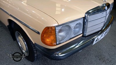 Lot 116 - 1982 MERCEDES 200