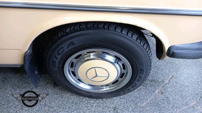 Lot 116 - 1982 MERCEDES 200