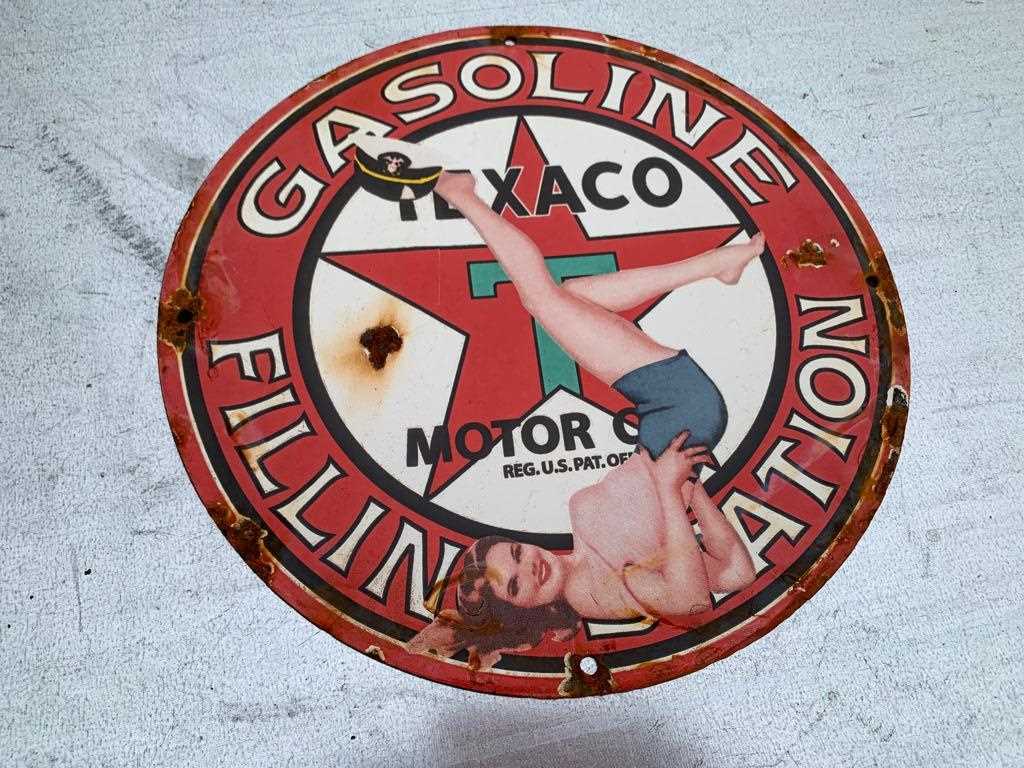 Lot 195 - TEXACO GASOLINE ENAMEL SIGN  12" DIA