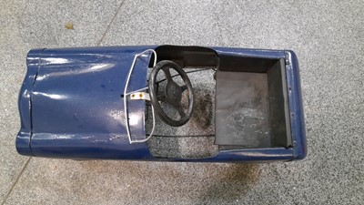 Lot 152 - BLUE CHILDS TIN PEDAL CAR